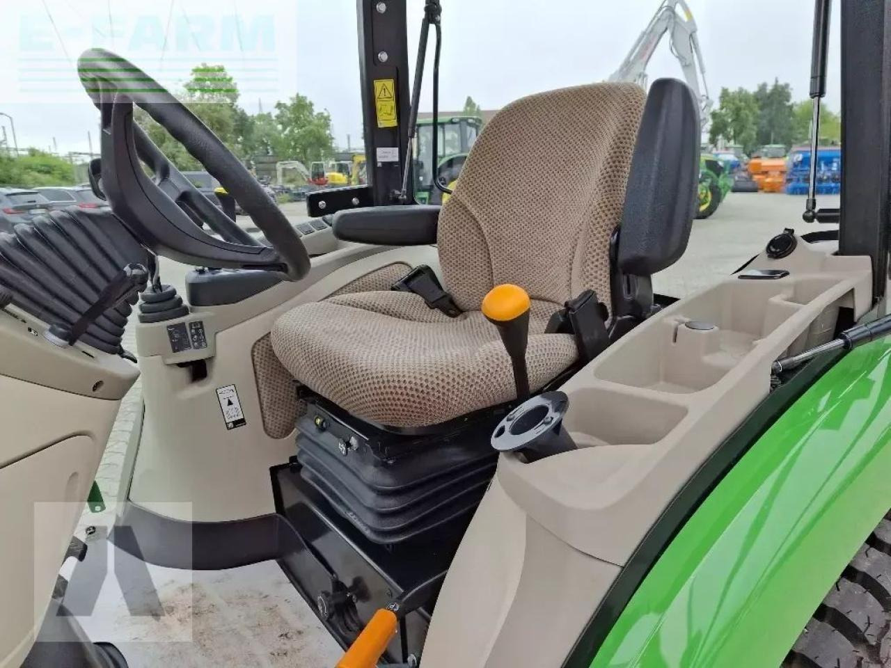 John Deere 3046r - Farm tractor: picture 3 John Deere 3046r - Farm tractor: picture 3