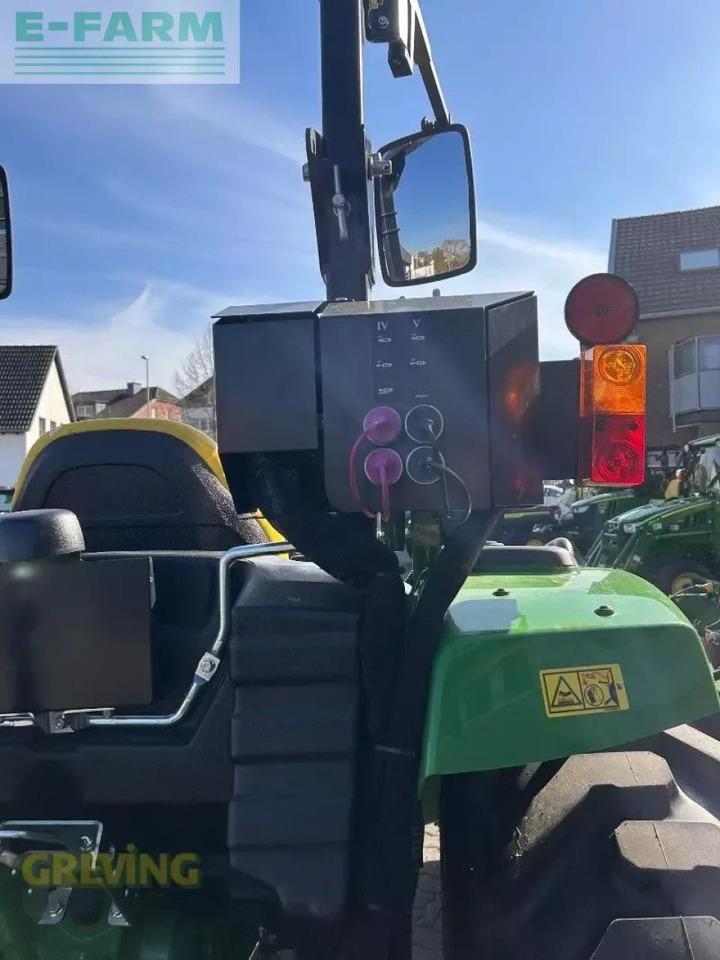 John Deere 4066m - Farm tractor: picture 2 John Deere 4066m - Farm tractor: picture 2