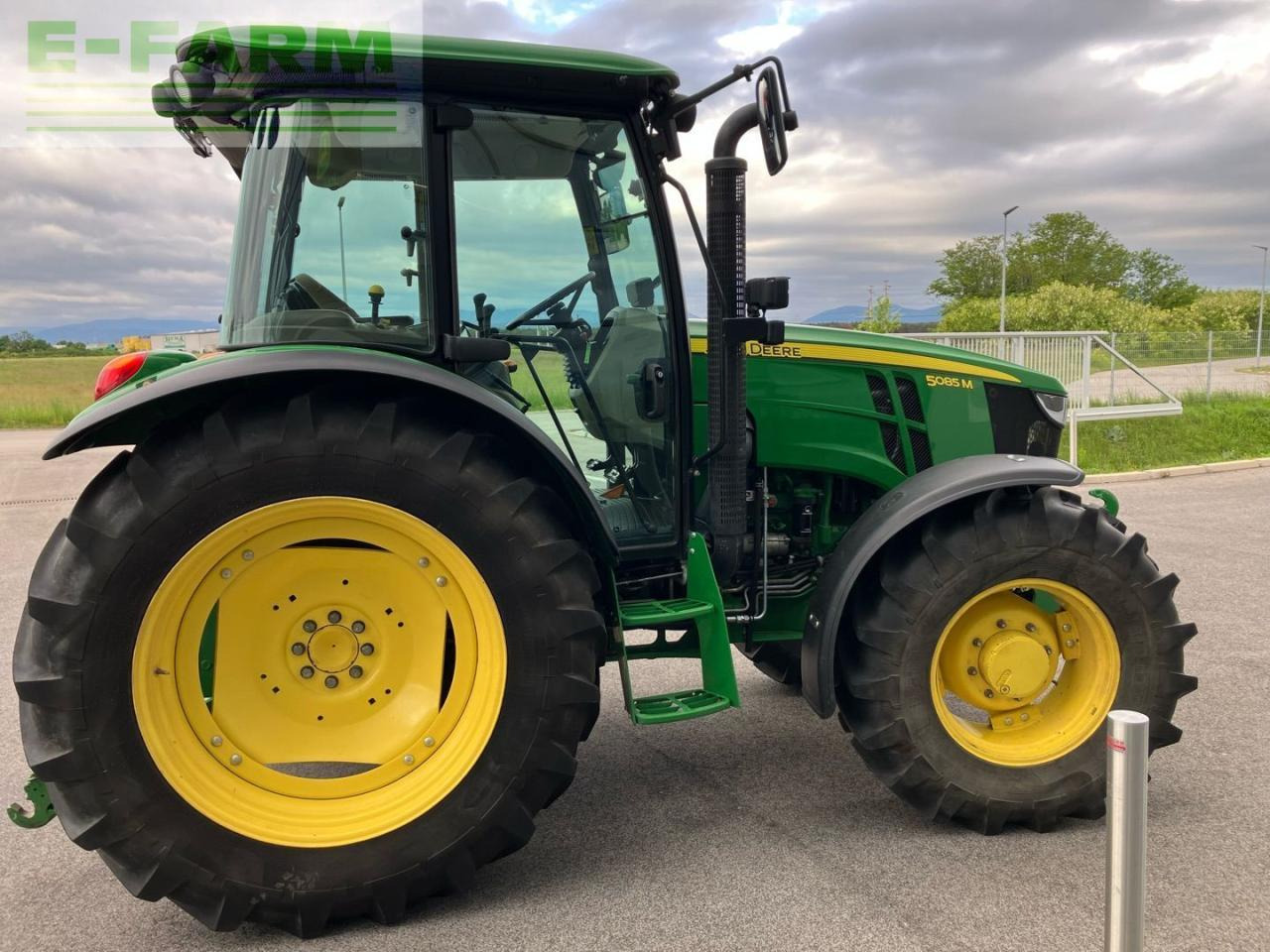 John Deere 5085M - Farm tractor: picture 5 John Deere 5085M - Farm tractor: picture 5