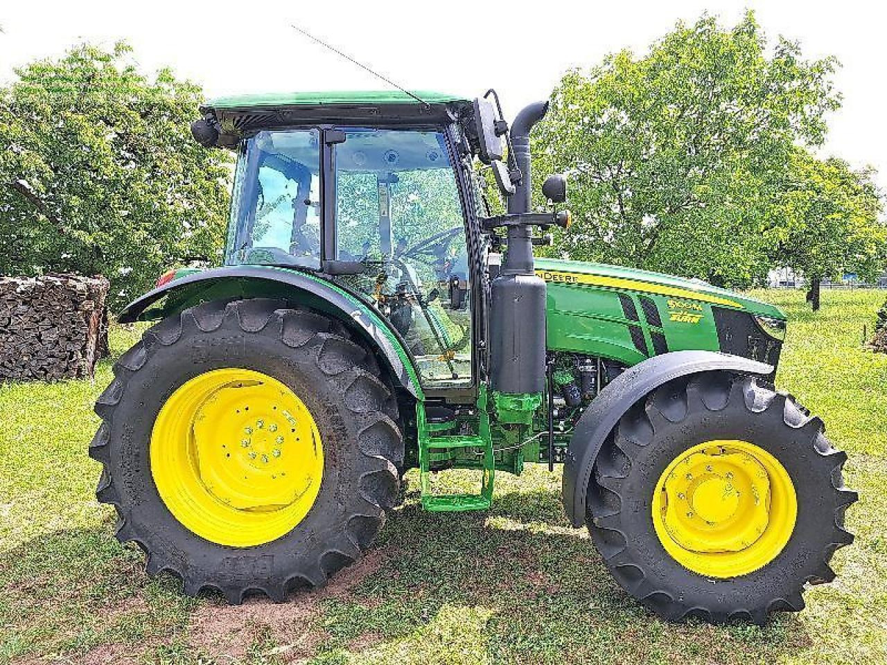 John Deere 5100m - Farm tractor: picture 1 John Deere 5100m - Farm tractor: picture 1