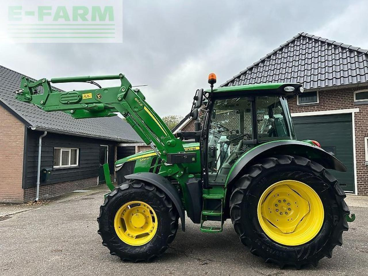 John Deere 5100r + frontlader 603r - Farm tractor: picture 2 John Deere 5100r + frontlader 603r - Farm tractor: picture 2