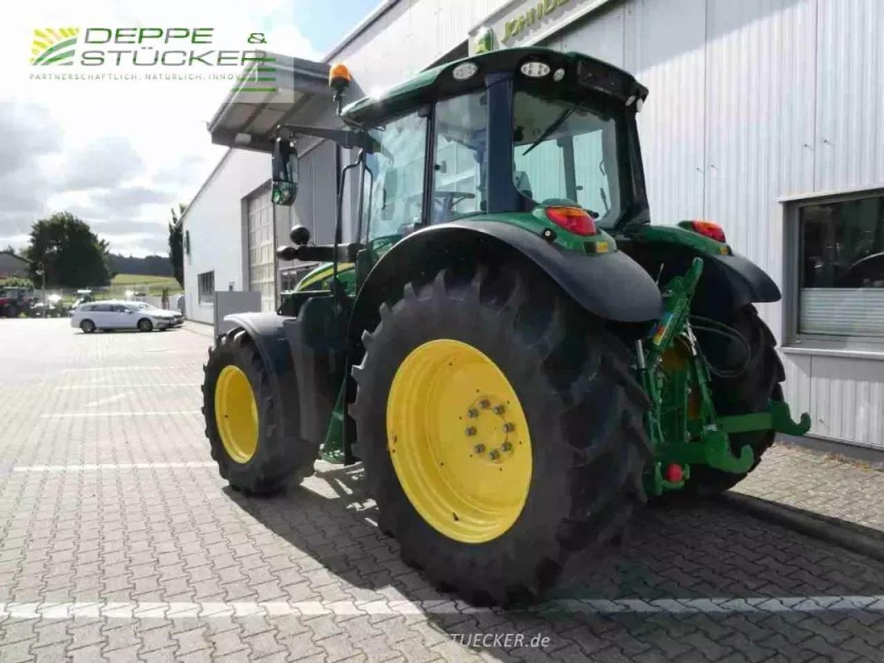 John Deere 6120m - Farm tractor: picture 3 John Deere 6120m - Farm tractor: picture 3
