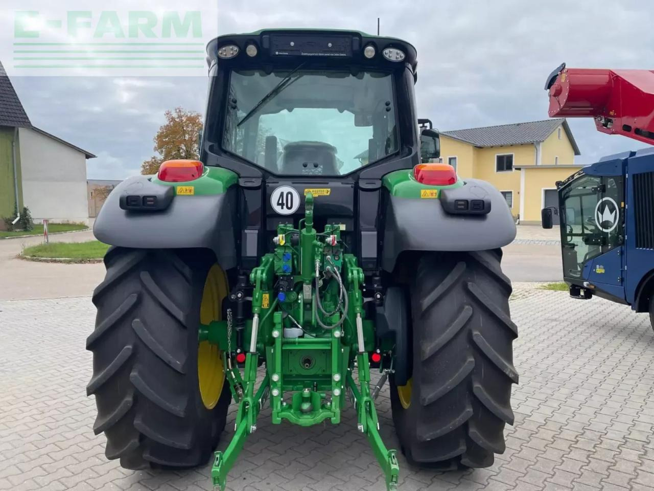 John Deere 6120m - Farm tractor: picture 3 John Deere 6120m - Farm tractor: picture 3
