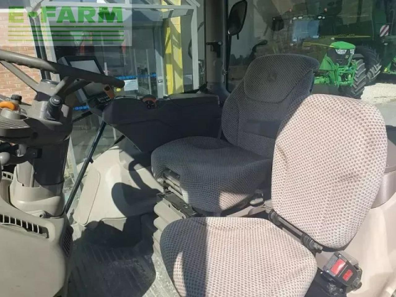 John Deere 6135r - Farm tractor: picture 5 John Deere 6135r - Farm tractor: picture 5