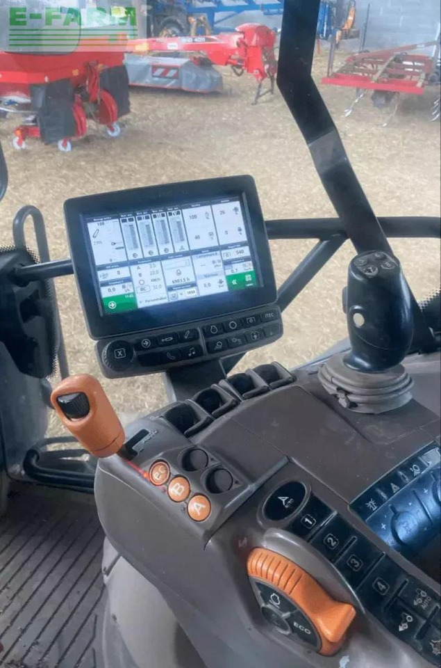 John Deere 6145r - Farm tractor: picture 5 John Deere 6145r - Farm tractor: picture 5