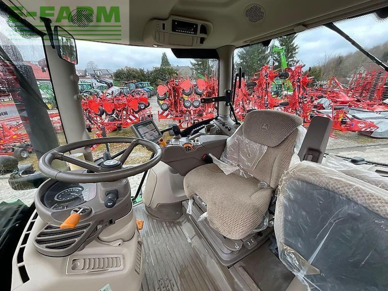 John Deere 6145r - Farm tractor: picture 5 John Deere 6145r - Farm tractor: picture 5