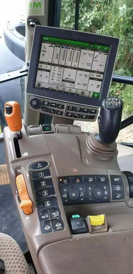 John Deere 6145r - Farm tractor: picture 3 John Deere 6145r - Farm tractor: picture 3