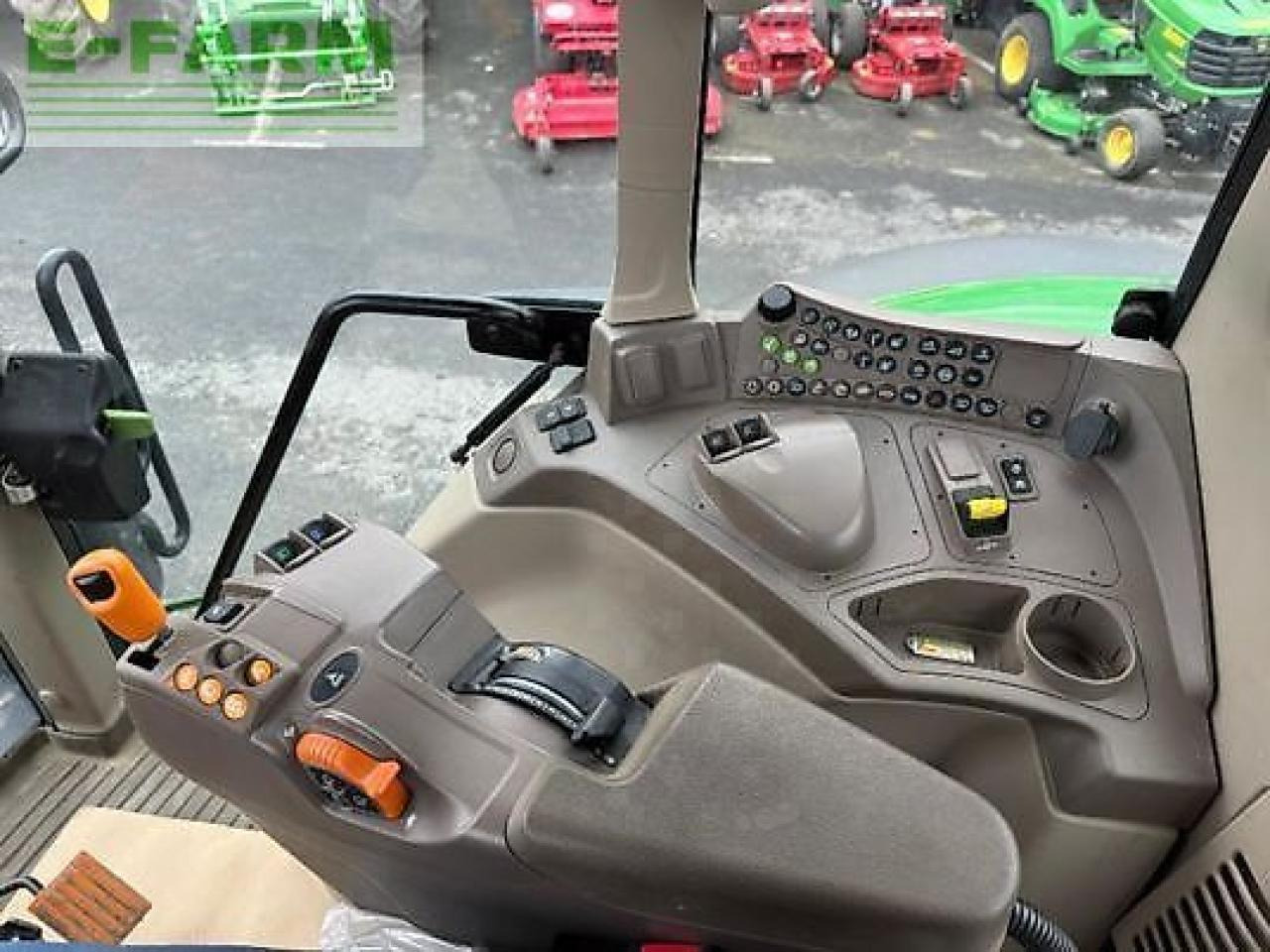 Farm tractor John Deere 6155m: picture 8