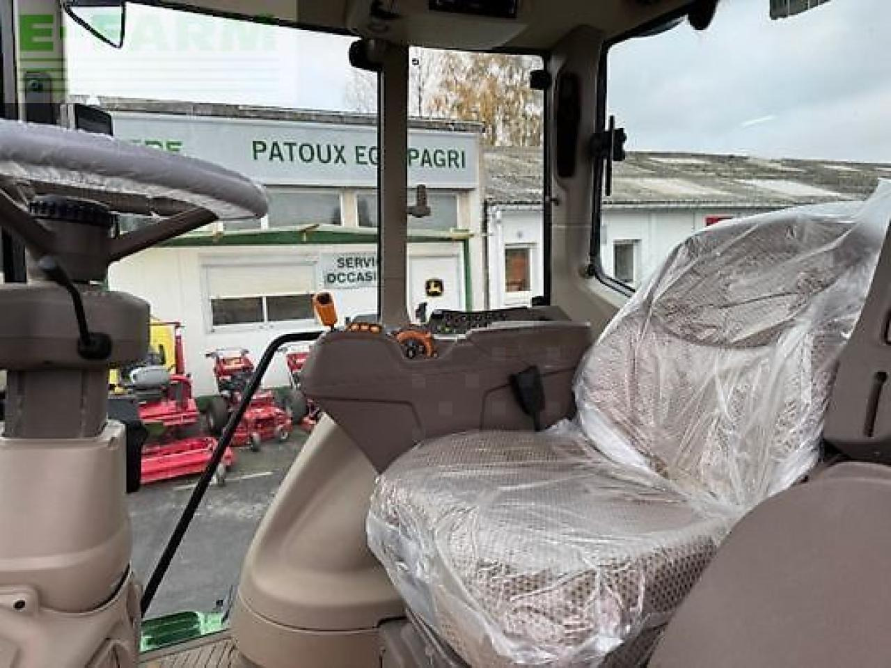 Farm tractor John Deere 6155m: picture 7