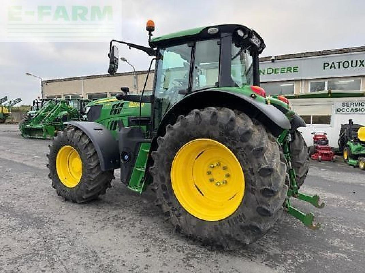 Farm tractor John Deere 6155m: picture 6