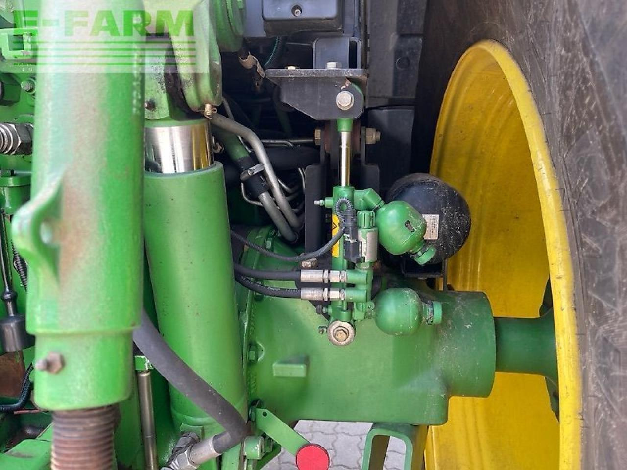 Farm tractor John Deere 6175 r: picture 6