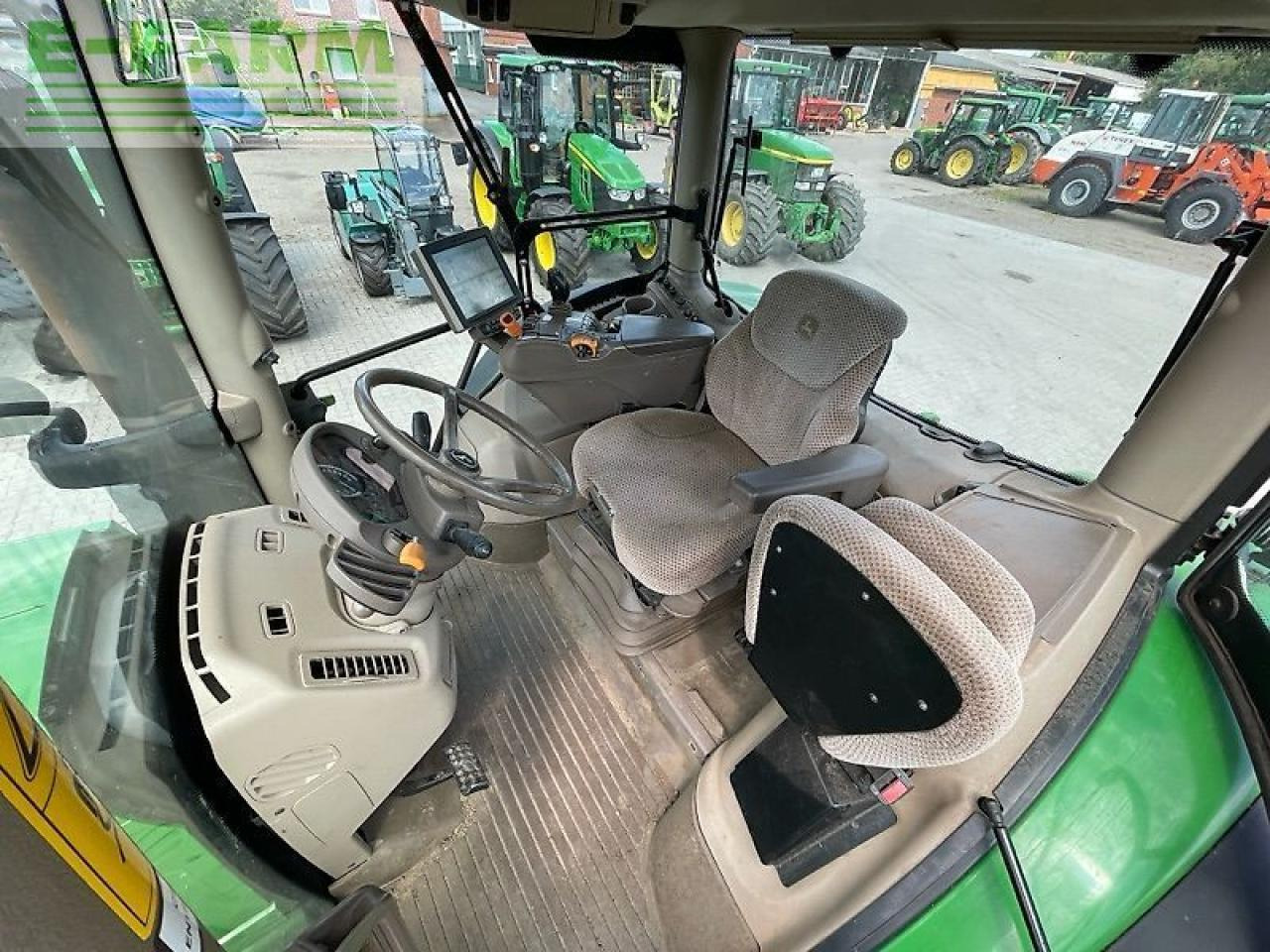 Farm tractor John Deere 6175 r: picture 13