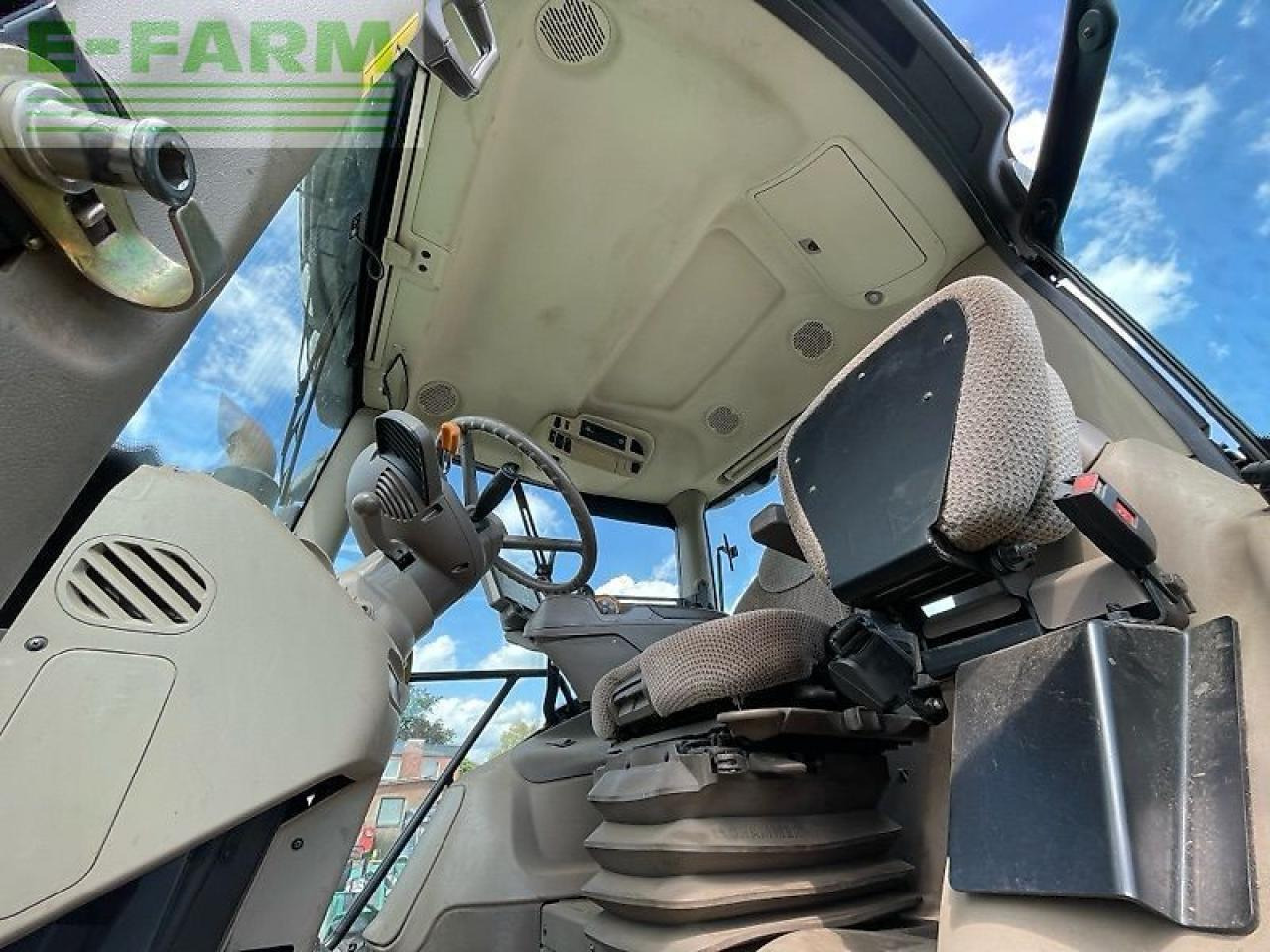 Farm tractor John Deere 6175 r: picture 12