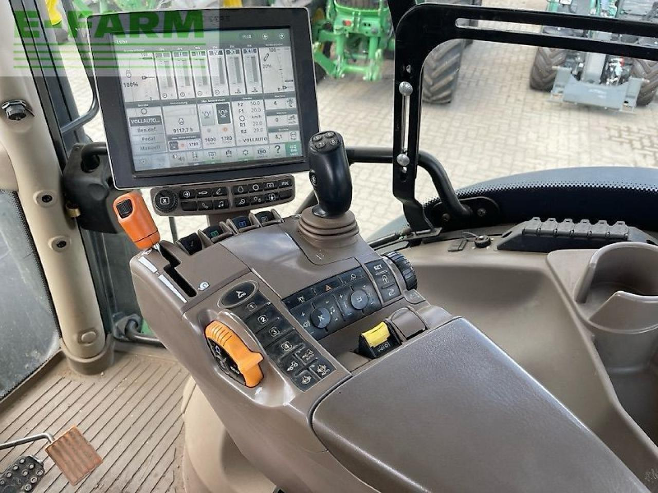 Farm tractor John Deere 6175 r: picture 15