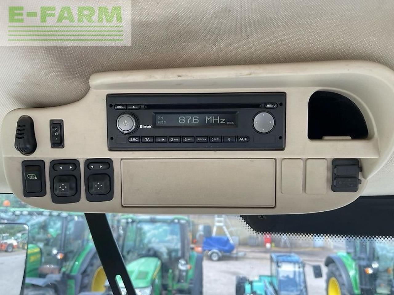 Farm tractor John Deere 6175 r: picture 18