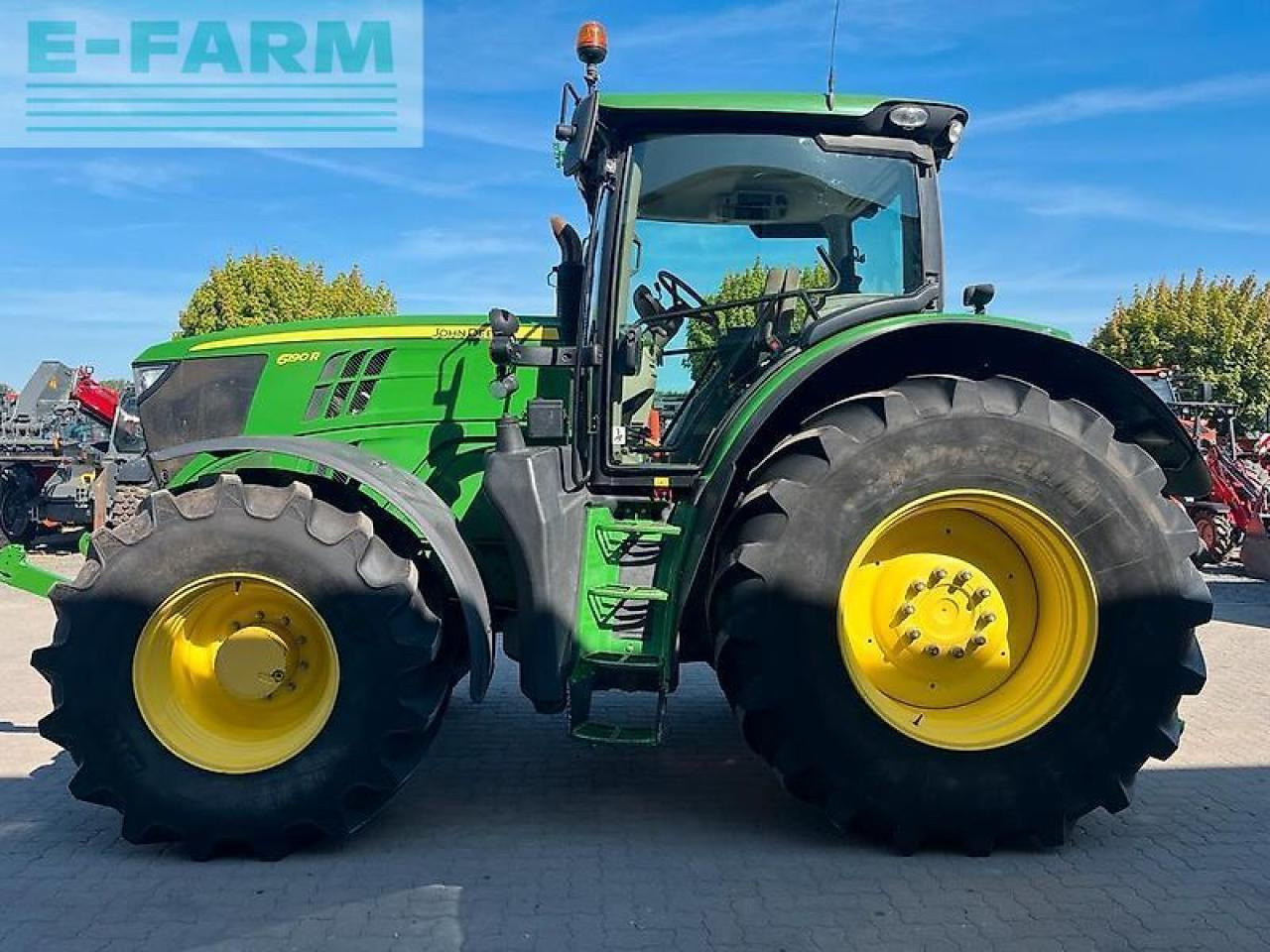 Farm tractor John Deere 6190r: picture 6