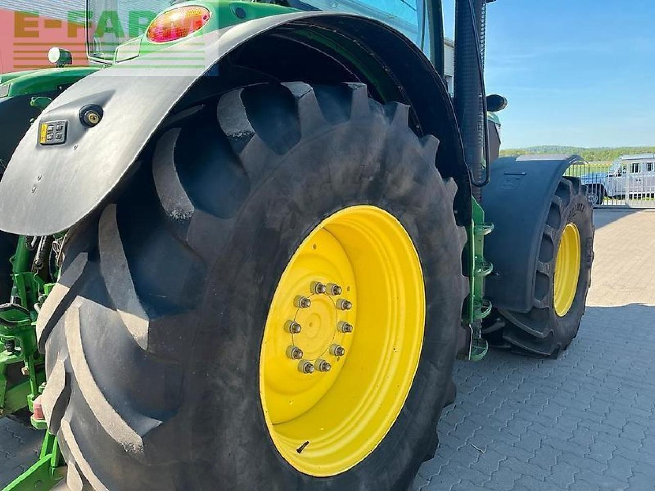 Farm tractor John Deere 6190r: picture 9