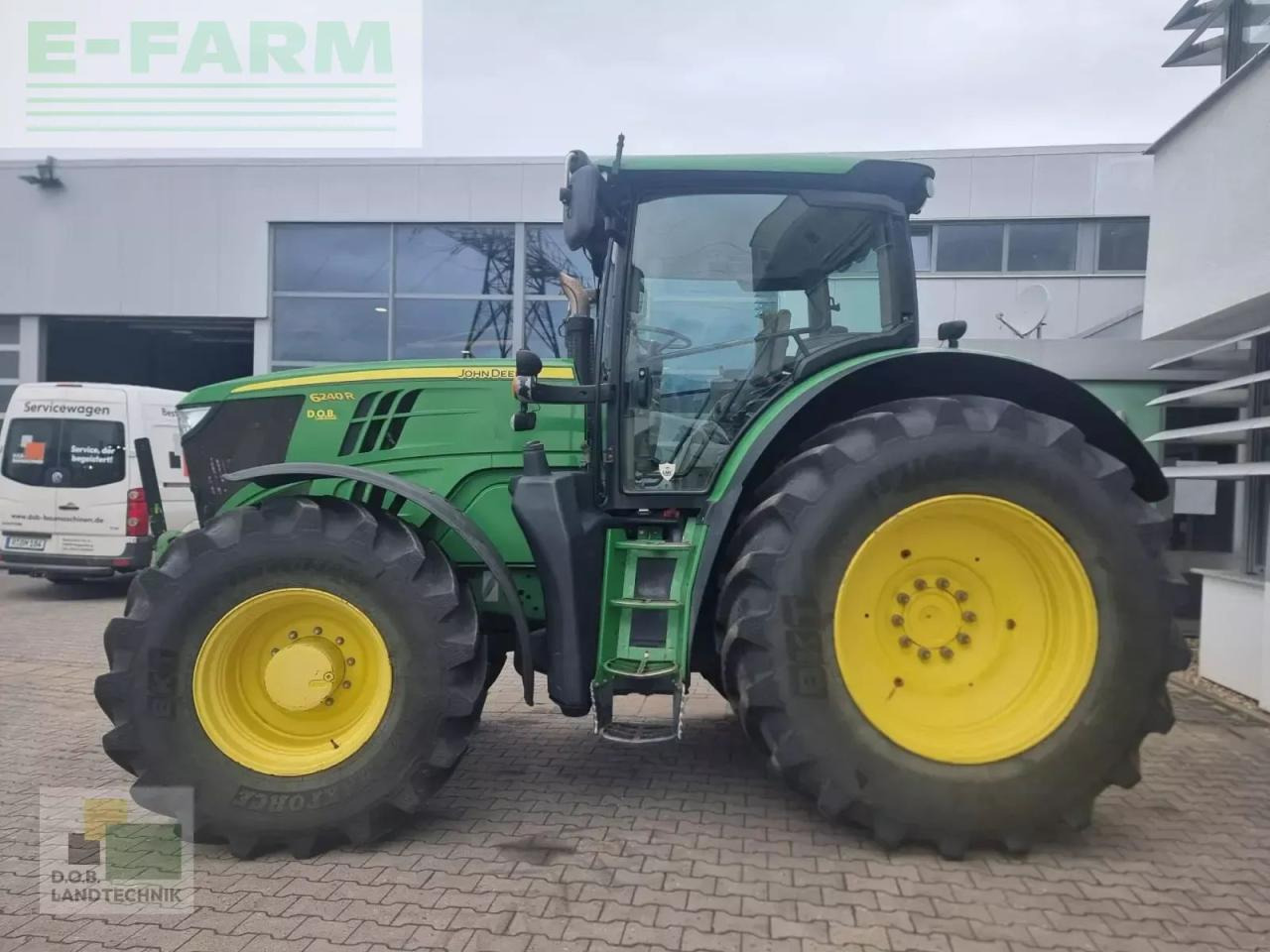 John Deere 6210r - Farm tractor: picture 3 John Deere 6210r - Farm tractor: picture 3