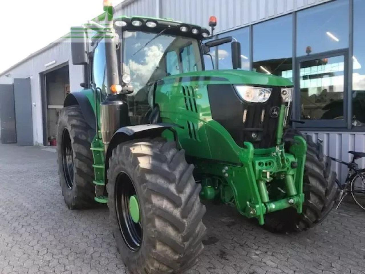 John Deere 6215r - Farm tractor: picture 2 John Deere 6215r - Farm tractor: picture 2