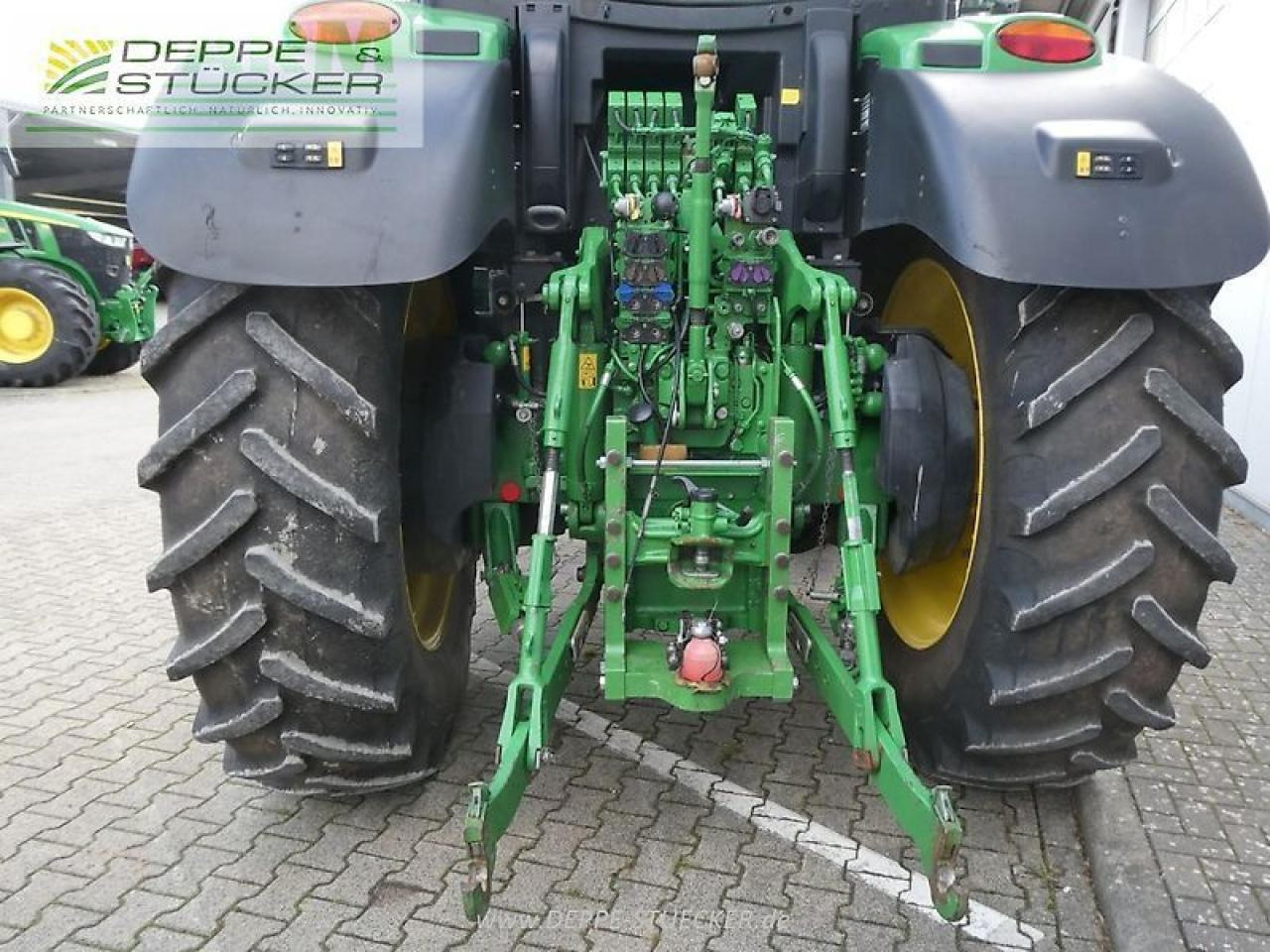 John Deere 6250r - Farm tractor: picture 4 John Deere 6250r - Farm tractor: picture 4