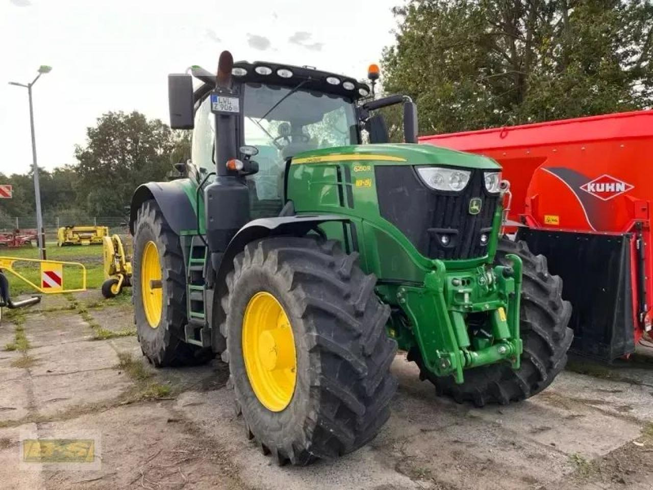 Farm tractor John Deere 6250r: picture 8