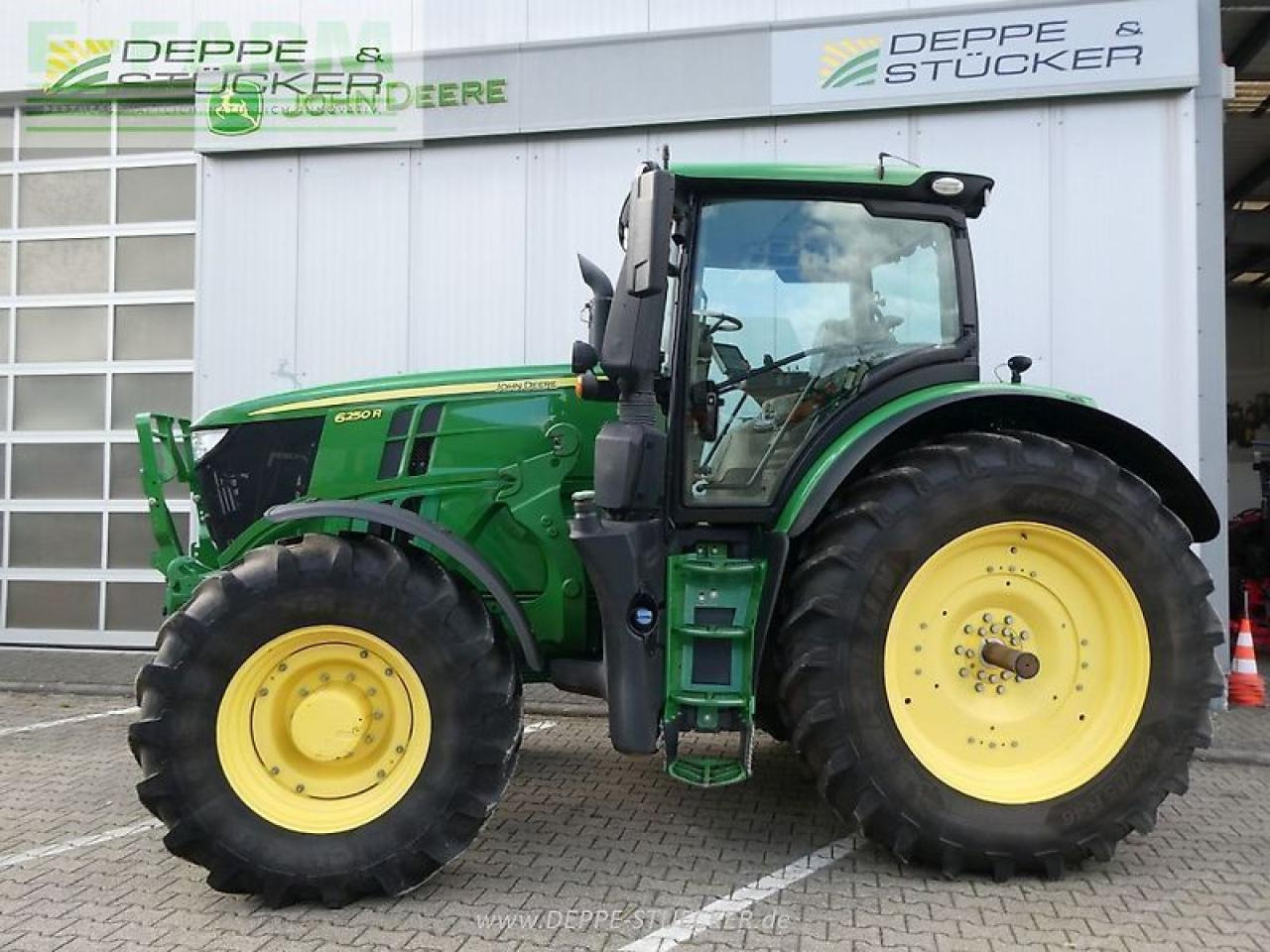 John Deere 6250r - Farm tractor: picture 2 John Deere 6250r - Farm tractor: picture 2