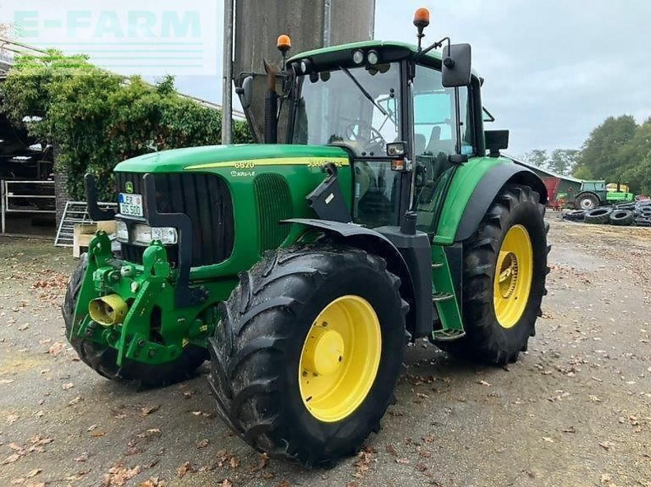 John Deere 6820 premium - Farm tractor: picture 1 John Deere 6820 premium - Farm tractor: picture 1