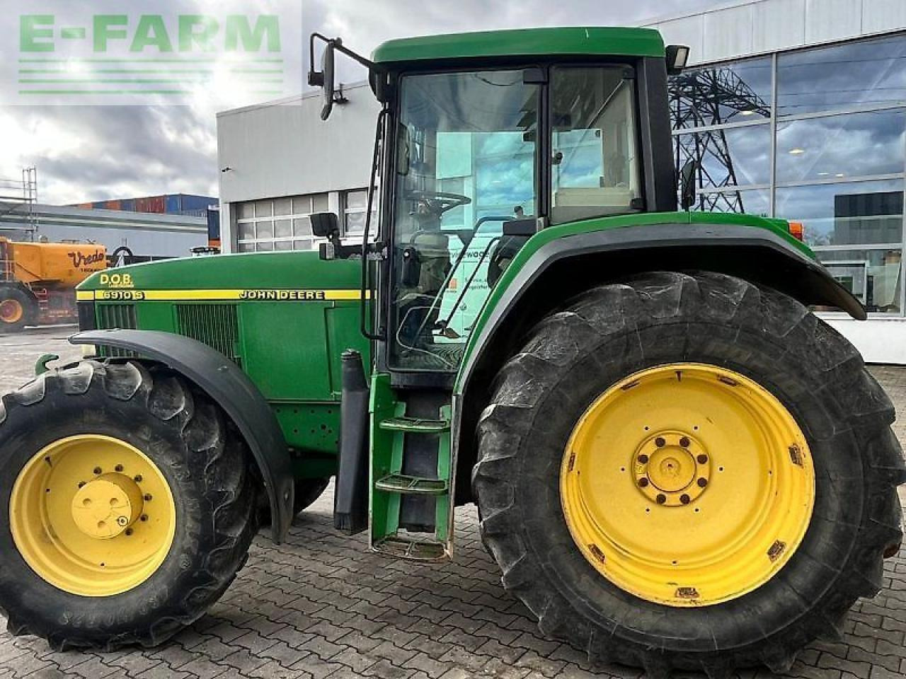John Deere 6910s - Farm tractor: picture 4 John Deere 6910s - Farm tractor: picture 4