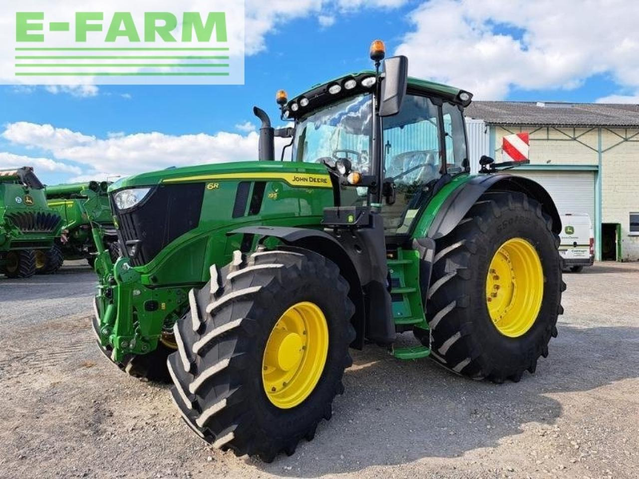 John Deere 6r 195 - Farm tractor: picture 1 John Deere 6r 195 - Farm tractor: picture 1