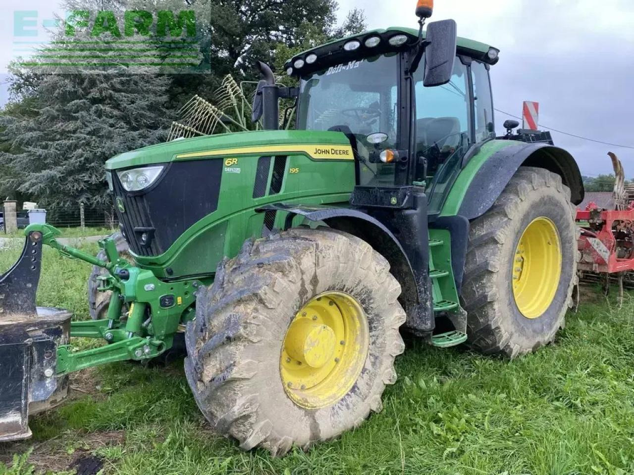 John Deere 6r 195 - Farm tractor: picture 1 John Deere 6r 195 - Farm tractor: picture 1