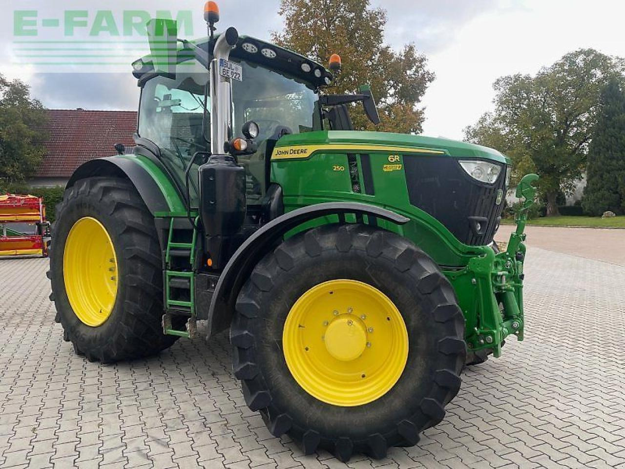 John Deere 6r 250 - Farm tractor: picture 2 John Deere 6r 250 - Farm tractor: picture 2
