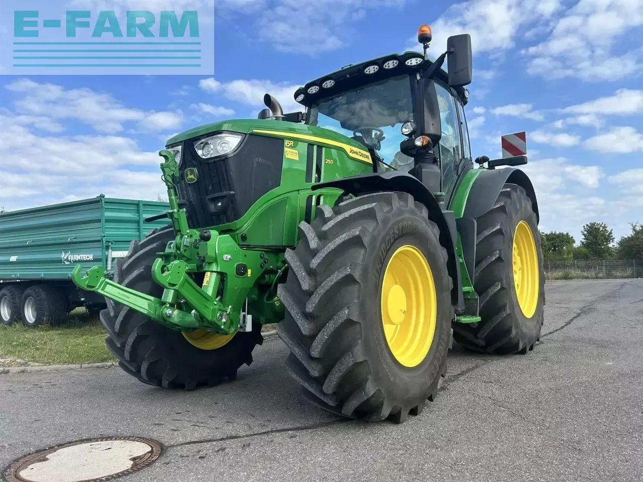 John Deere 6r 250 - Farm tractor: picture 2 John Deere 6r 250 - Farm tractor: picture 2