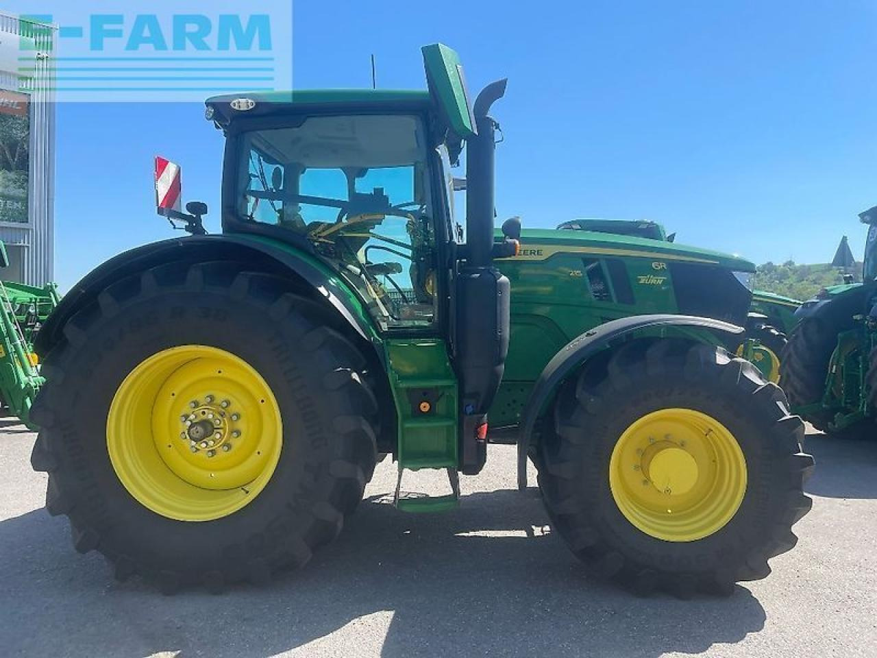 John Deere 6r215 / 6r 215 - Farm tractor: picture 2 John Deere 6r215 / 6r 215 - Farm tractor: picture 2