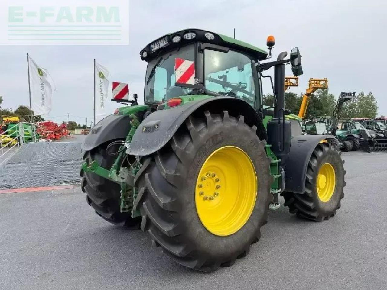 John Deere 6r215 - Farm tractor: picture 5 John Deere 6r215 - Farm tractor: picture 5