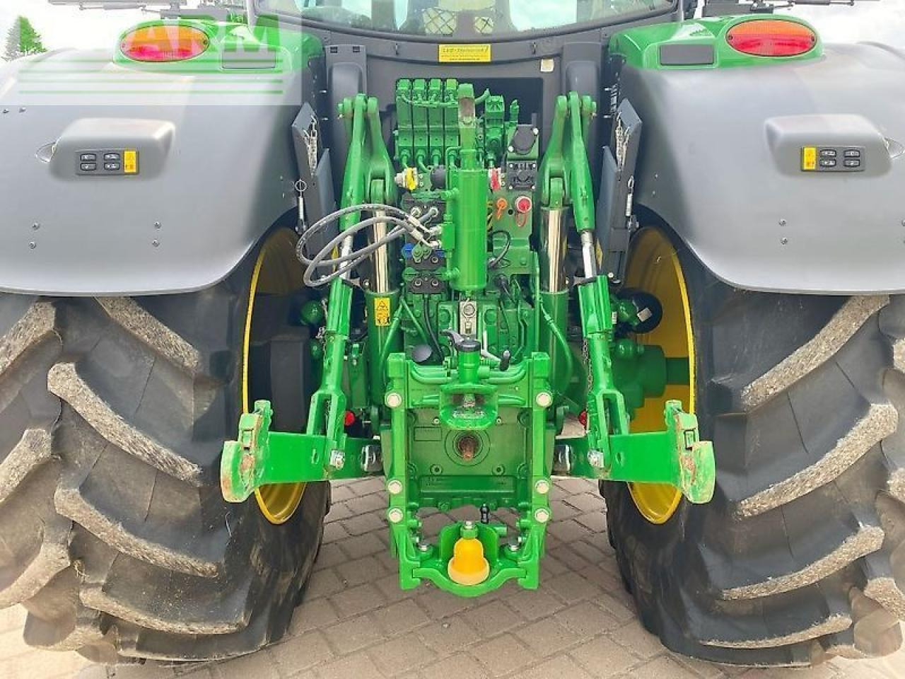 John Deere 6r215 - Farm tractor: picture 5 John Deere 6r215 - Farm tractor: picture 5