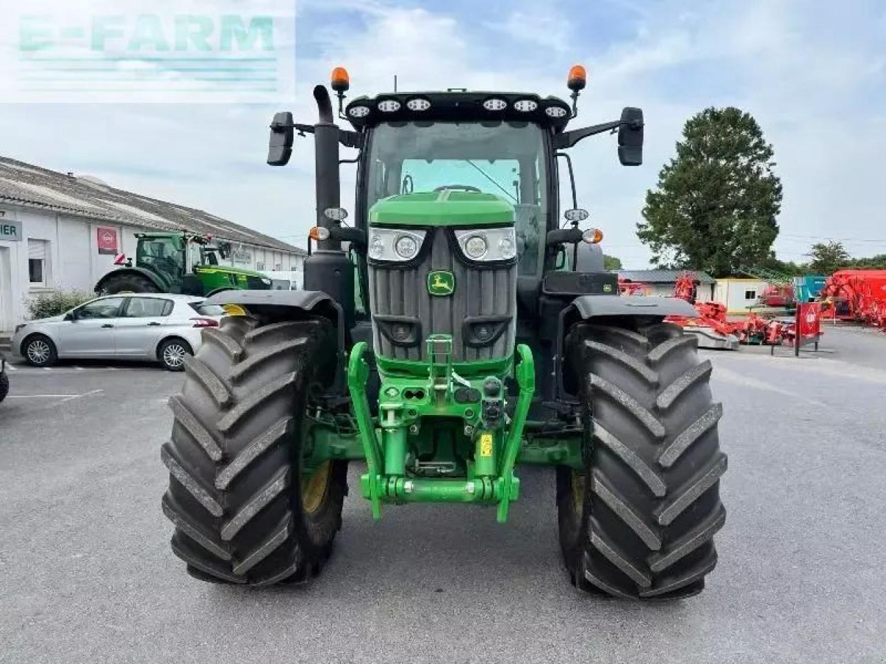 John Deere 6r215 - Farm tractor: picture 3 John Deere 6r215 - Farm tractor: picture 3