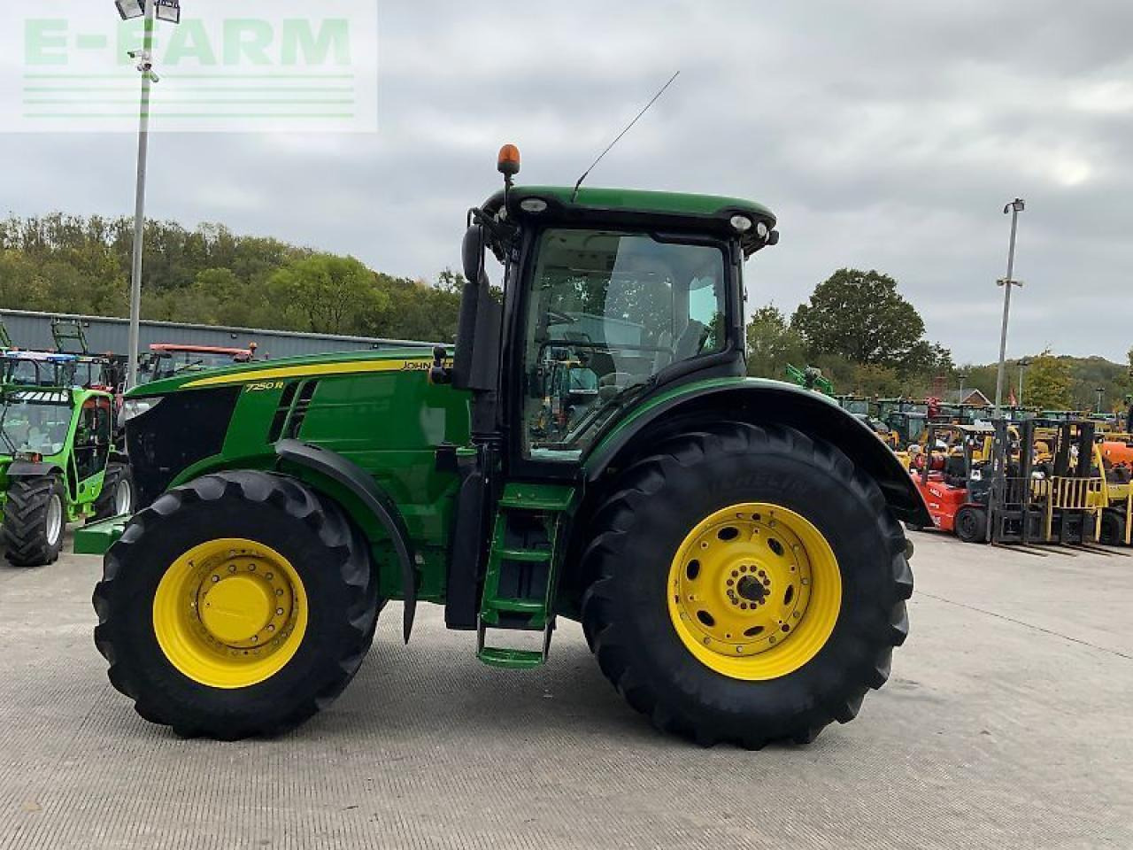 John Deere 7250r tractor (st24600) - Farm tractor: picture 5 John Deere 7250r tractor (st24600) - Farm tractor: picture 5