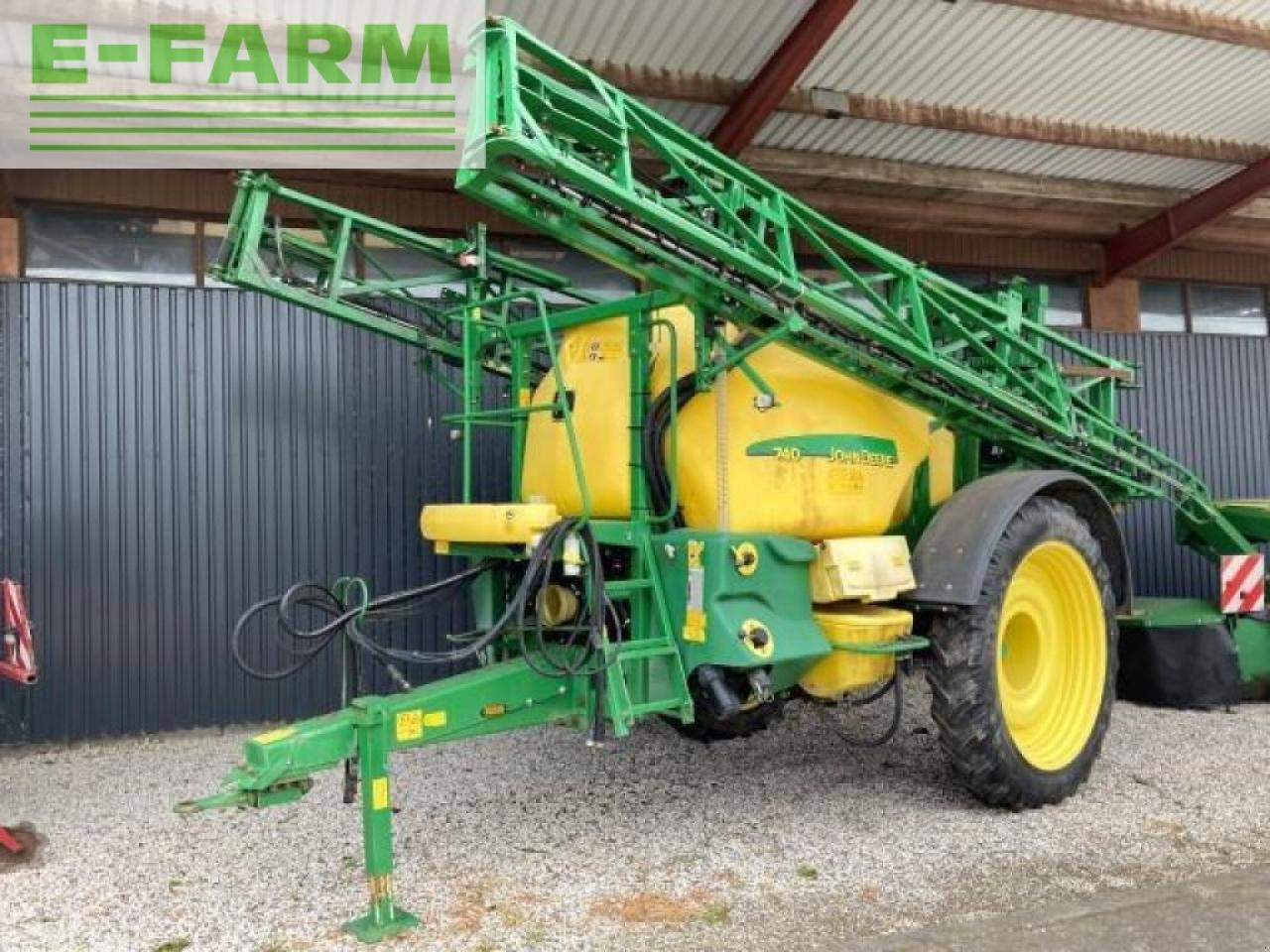 John Deere 740/24 - Trailed sprayer: picture 1 John Deere 740/24 - Trailed sprayer: picture 1