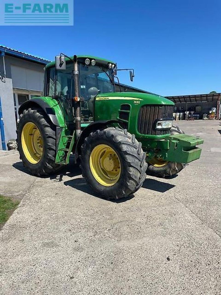 John Deere 7430 - Farm tractor: picture 2 John Deere 7430 - Farm tractor: picture 2