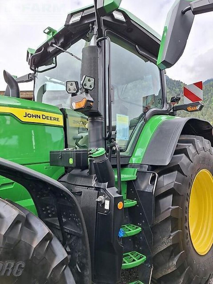 Farm tractor John Deere 7r 330: picture 9