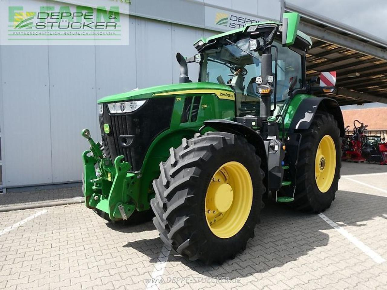 John Deere 7r 330 - Farm tractor: picture 1 John Deere 7r 330 - Farm tractor: picture 1