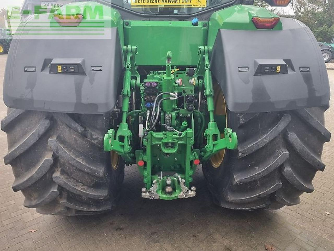 John Deere 7r 330 my23 ap 50 - Farm tractor: picture 5 John Deere 7r 330 my23 ap 50 - Farm tractor: picture 5