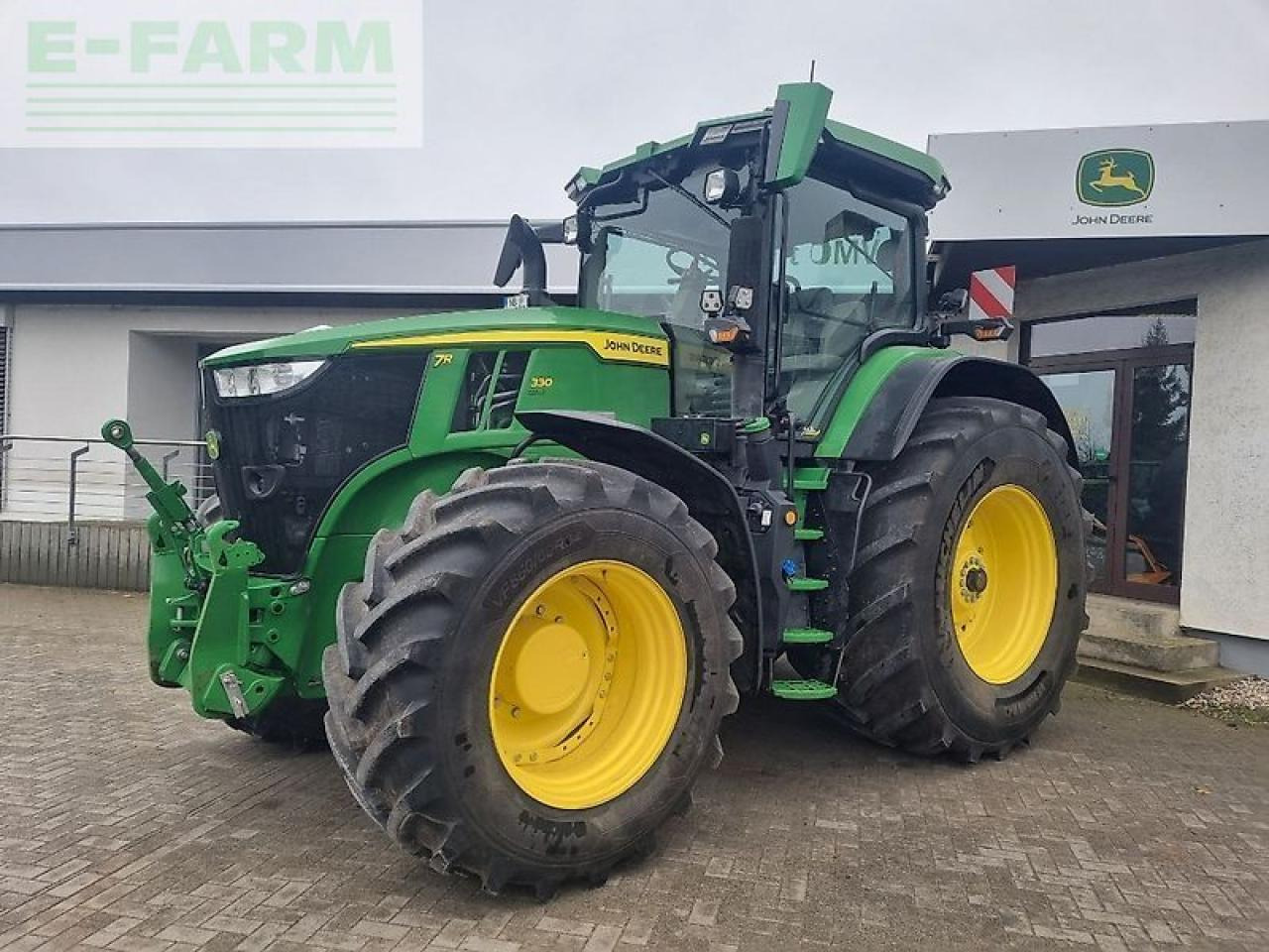 John Deere 7r 330 my23 ap 50 - Farm tractor: picture 1 John Deere 7r 330 my23 ap 50 - Farm tractor: picture 1