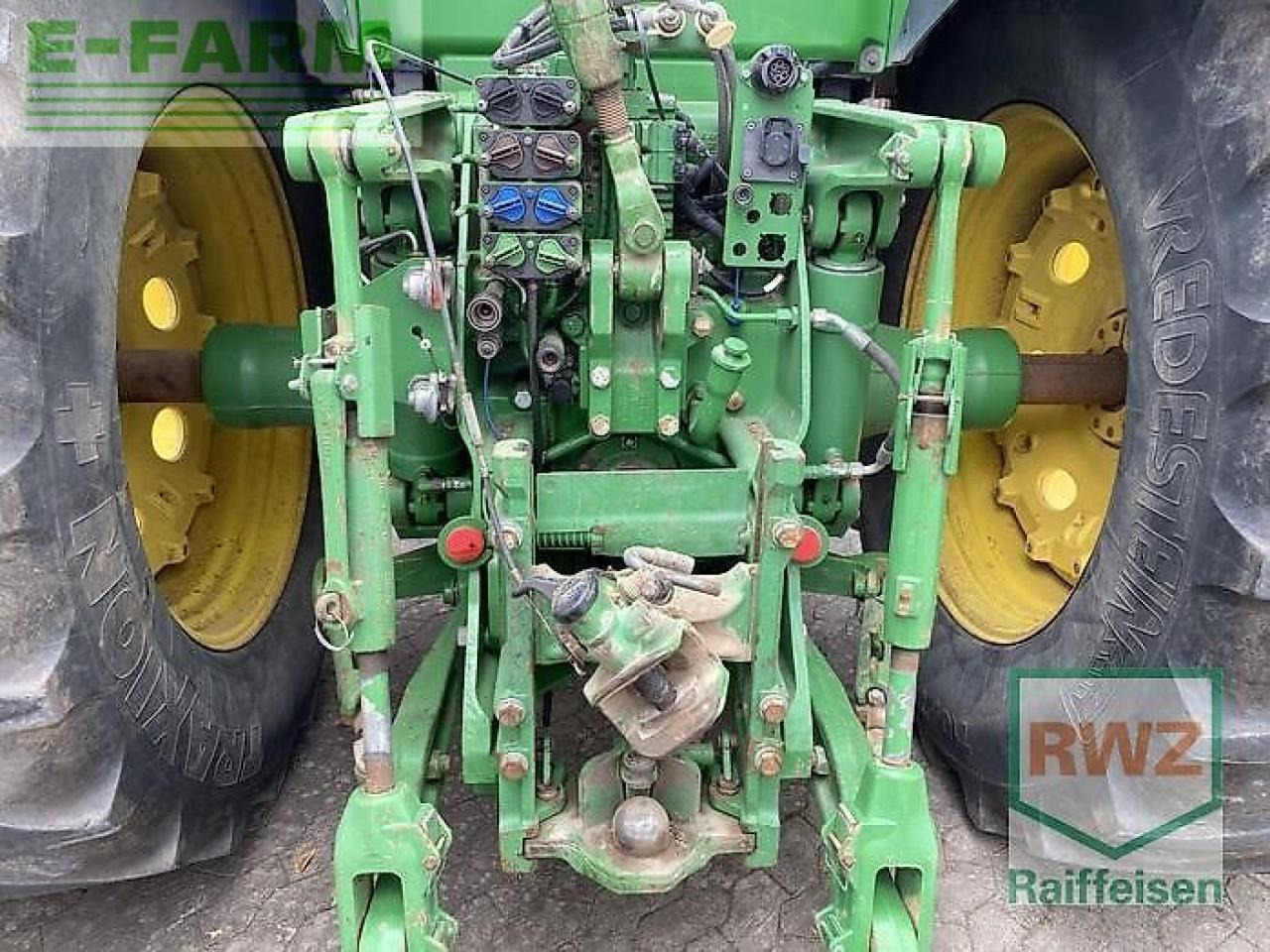 John Deere 8245r - Farm tractor: picture 4 John Deere 8245r - Farm tractor: picture 4