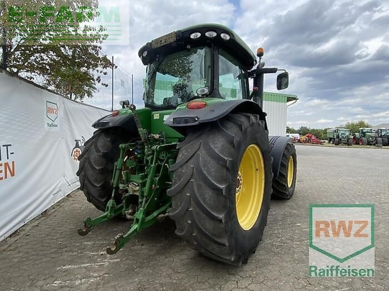 John Deere 8245r - Farm tractor: picture 2 John Deere 8245r - Farm tractor: picture 2