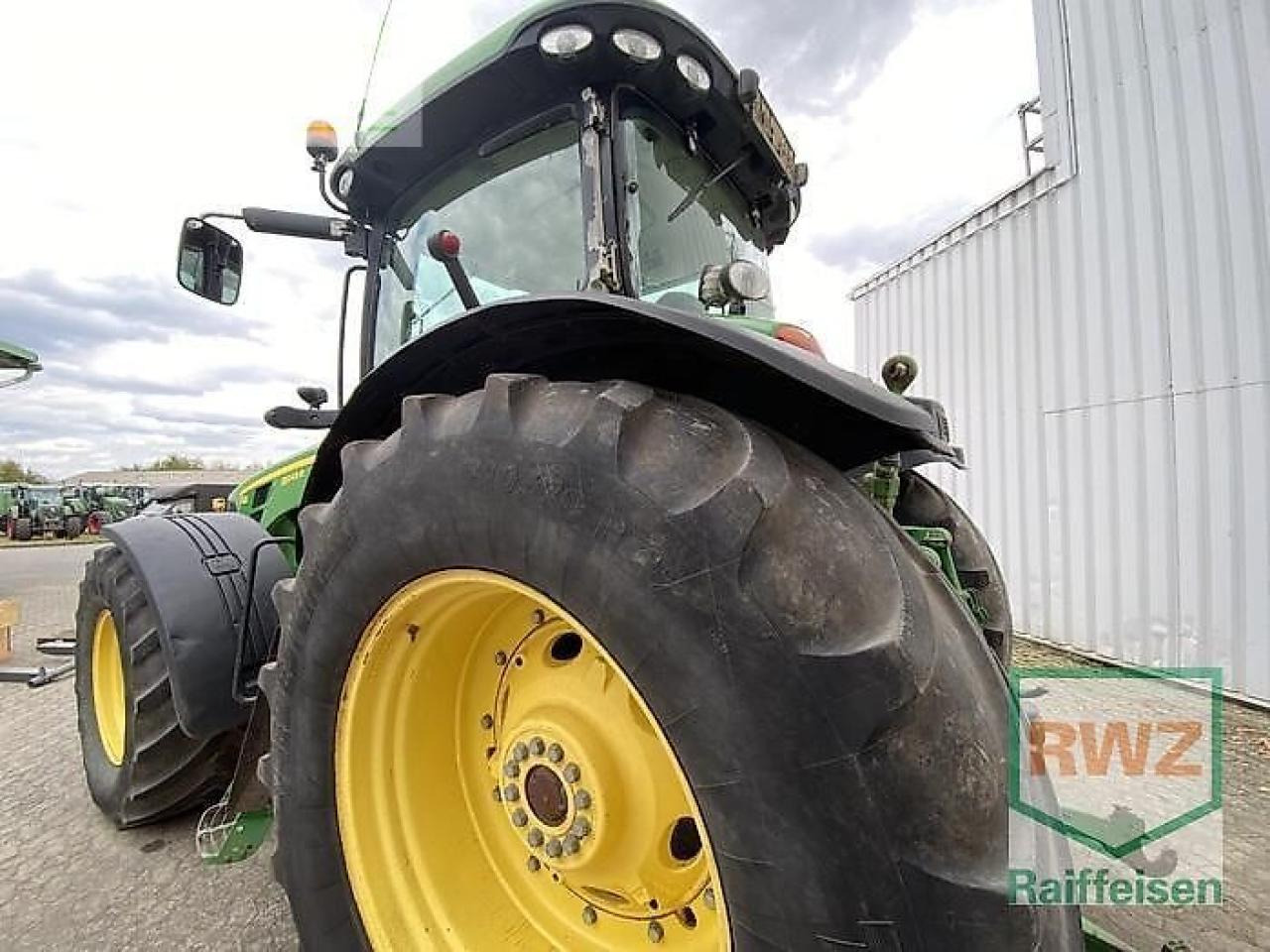 John Deere 8245r - Farm tractor: picture 5 John Deere 8245r - Farm tractor: picture 5
