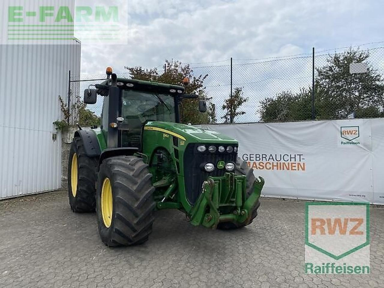 John Deere 8245r - Farm tractor: picture 1 John Deere 8245r - Farm tractor: picture 1