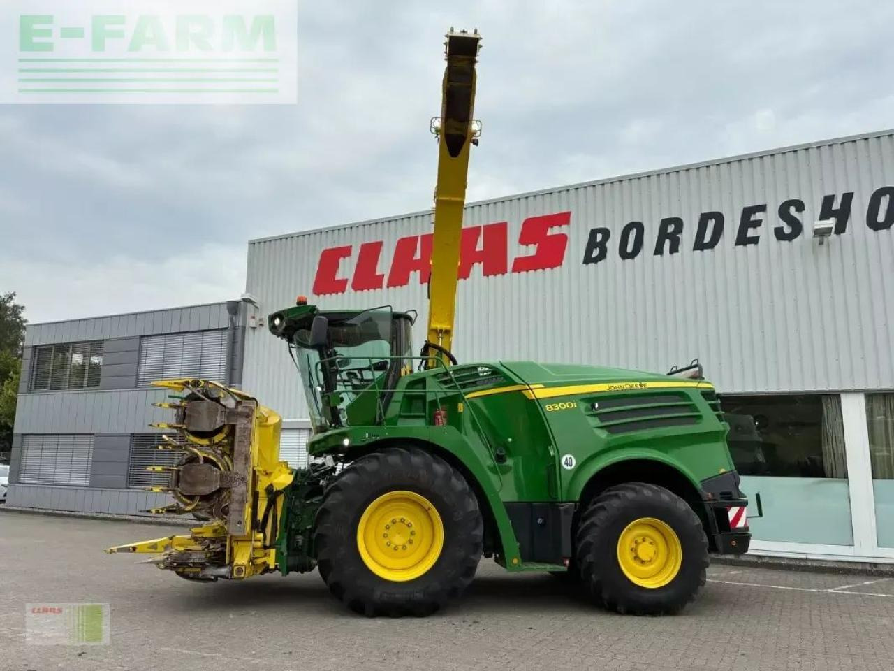 John Deere 8300i - Forage harvester: picture 1 John Deere 8300i - Forage harvester: picture 1