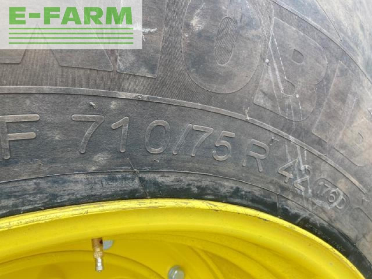 Farm tractor John Deere 8370r: picture 8