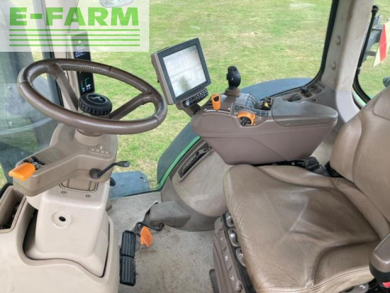 Farm tractor John Deere 8370r: picture 10